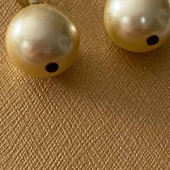 Vintage Citron Pearl and Bead Leverback Earrings - Picture 8 of 9